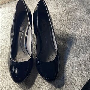 Life Stride black patent leather heels
